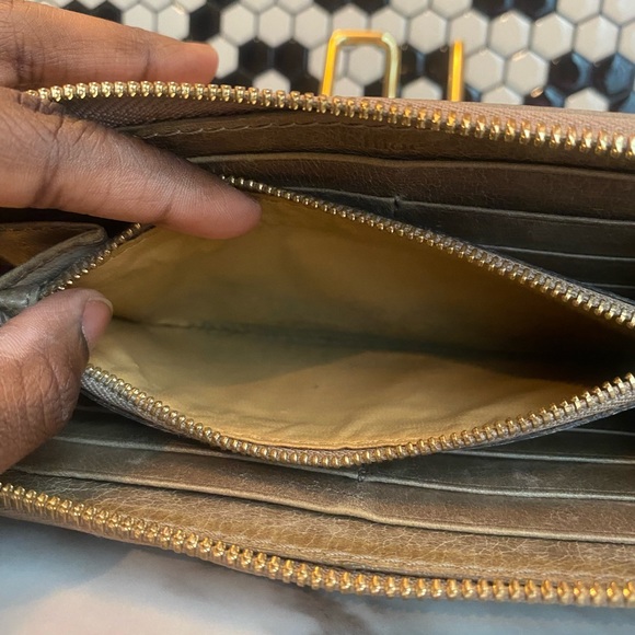 EUC Chloe long zippy wallet - Picture 4 of 7